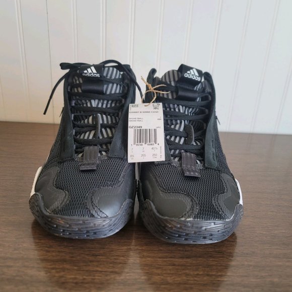 Basketball Shoes - Picture 3 of 4